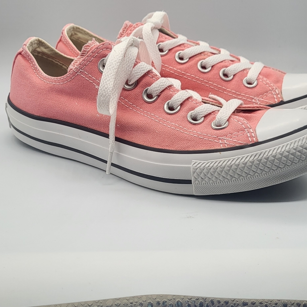 Converse Chuck Taylor All Star Low Top – Pink | Unisex Size Women’s 7 Men's 5 - Picture 2 of 9